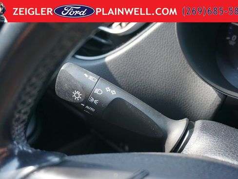 Used 2018 Toyota C-HR XLE FWD image 25