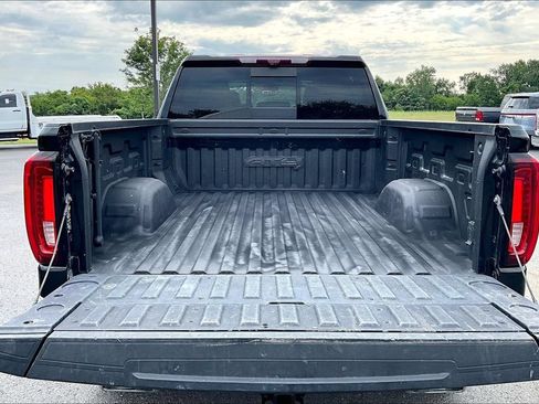 Used 2024 GMC Sierra 1500 AT4 w/ Technology Package AWD/4WD image 9