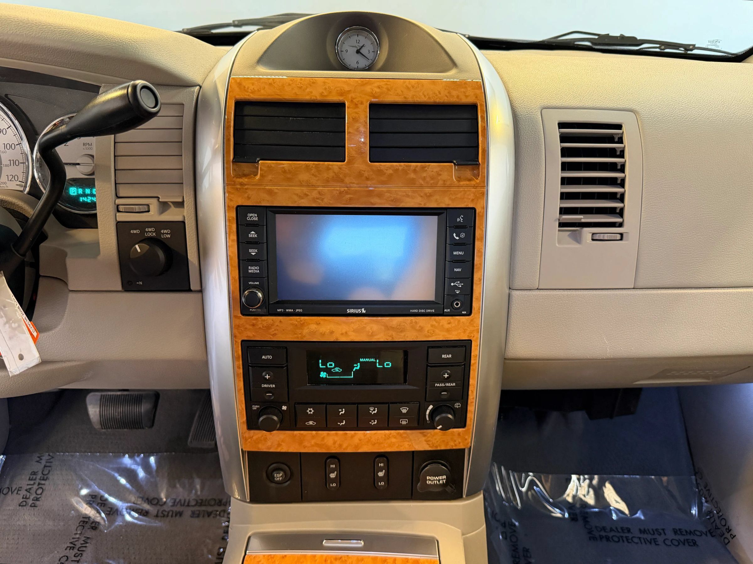 Used 2008 Chrysler Aspen Limited AWD/4WD image 17