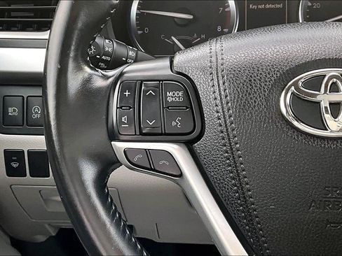 Used 2017 Toyota Highlander XLE AWD/4WD image 17