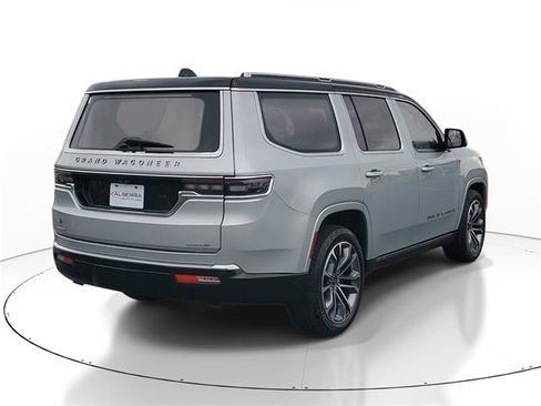 Used 2022 Jeep Grand Wagoneer Series III w/ Rear Seat Video Group 1 image 4