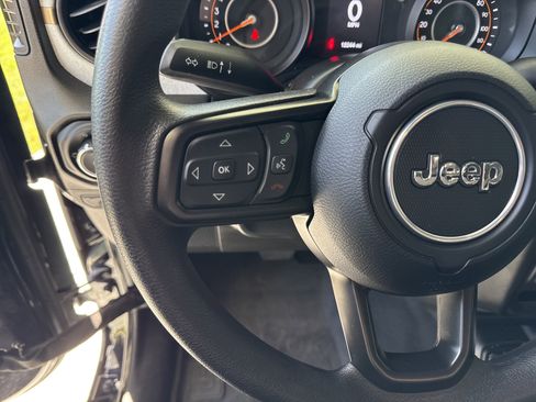 Used 2025 Jeep Wrangler Sport image 18