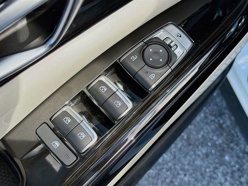 Used 2024 Kia Carnival SX Prestige image 24