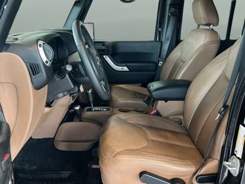 Used 2018 Jeep Wrangler Unlimited Sahara w/ Max Tow Package AWD/4WD image 9