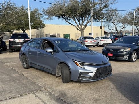 Used 2023 Toyota Corolla SE image 3