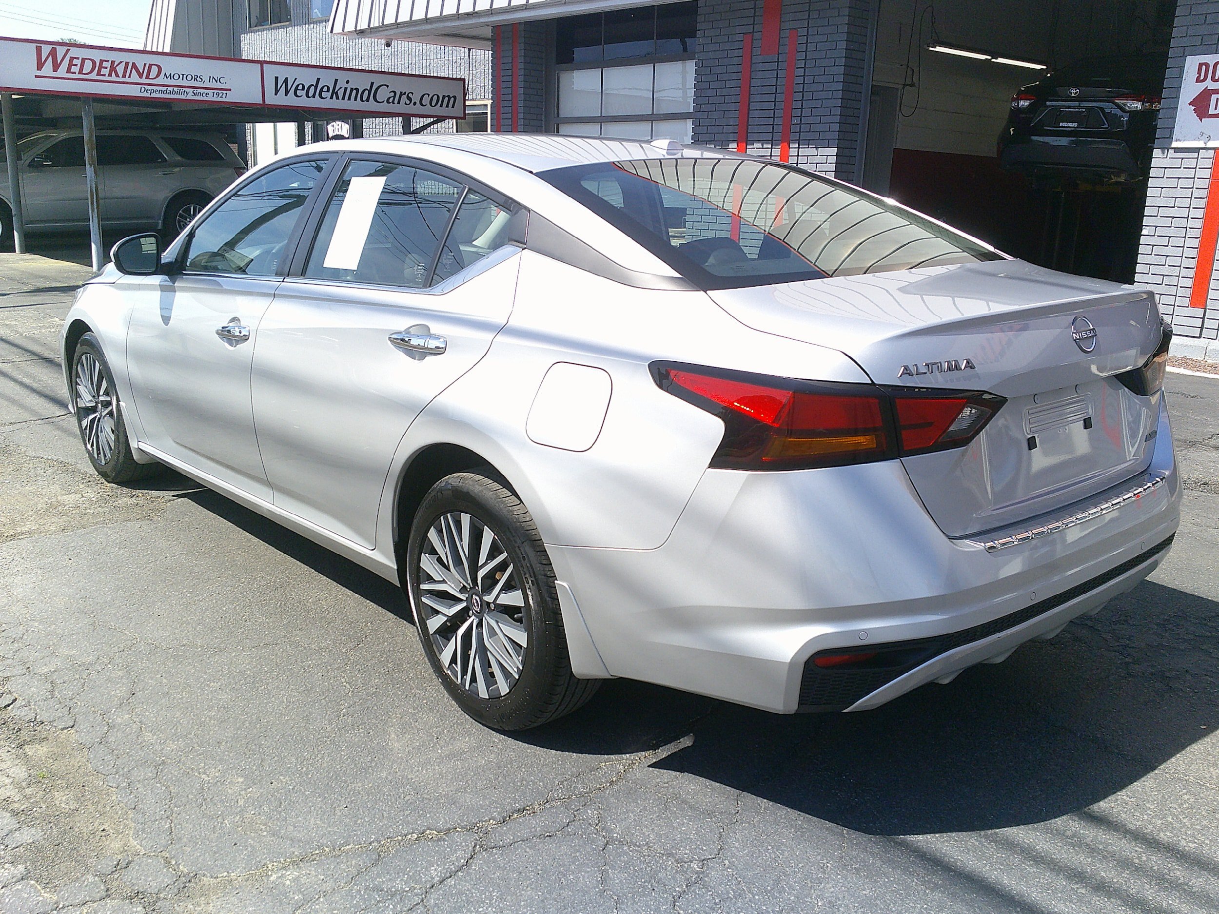 Used 2023 Nissan Altima 2.5 SV AWD/4WD image 10