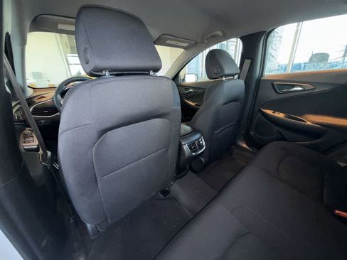 Used 2025 Chevrolet Malibu LT image 12