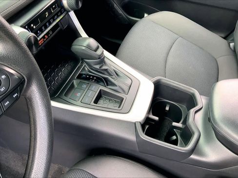 Used 2022 Toyota RAV4 LE FWD image 16