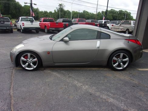 Used 2007 Nissan 350Z Touring image 2