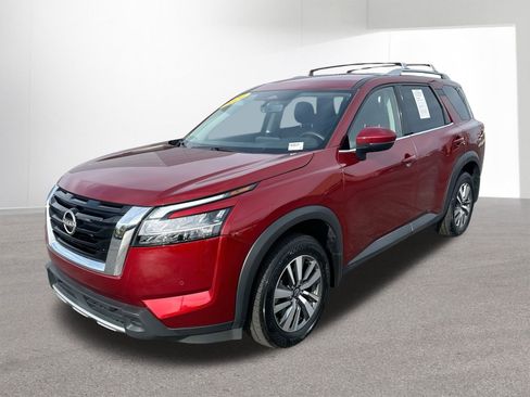 Certified 2024 Nissan Pathfinder SL image 1