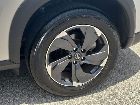 Used 2025 Nissan Rogue SV FWD image 5