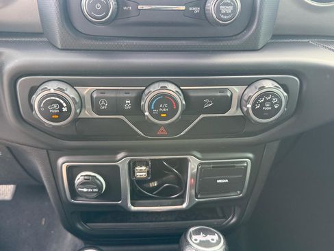 Used 2018 Jeep Wrangler Unlimited Sport image 21