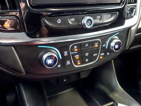 Used 2020 Chevrolet Traverse LT image 25