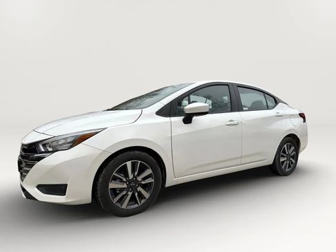 Used 2025 Nissan Versa SV image 10