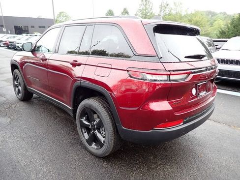 New 2025 Jeep Grand Cherokee Limited w/ Black Appearance Package AWD/4WD image 3