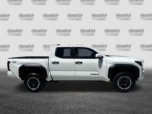 Certified 2025 Toyota Tacoma TRD Off-Road AWD/4WD image 11