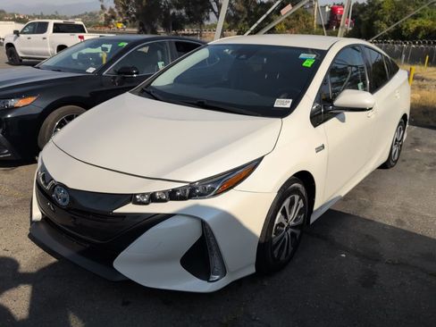 Used 2019 Toyota Prius Prime Premium image 1