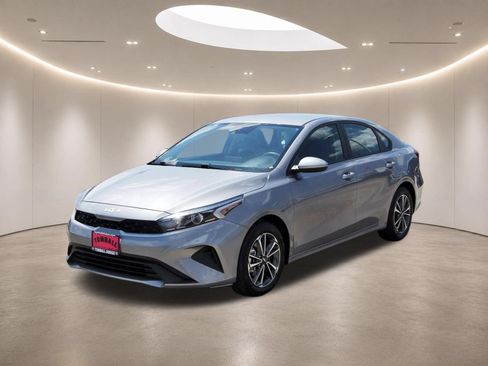 Used 2023 Kia Forte LXS FWD image 3
