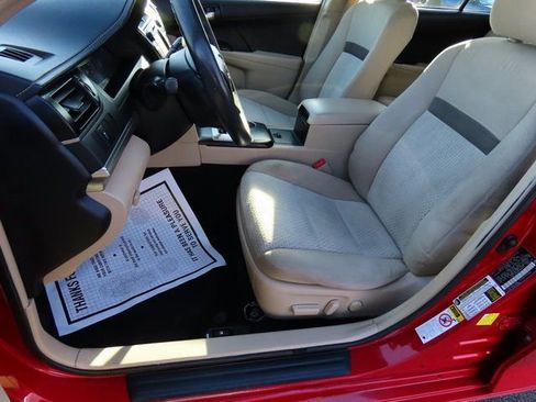 Used 2013 Toyota Camry LE image 35