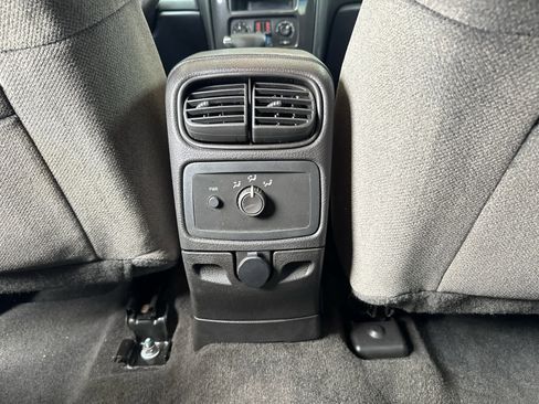 Used 2008 GMC Envoy SLE image 28