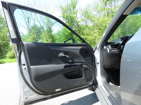 Used 2024 Lexus ES 350 w/ Premium Package FWD image 9