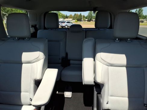 Used 2025 Ford Expedition Platinum w/ Driver's Package AWD/4WD image 14