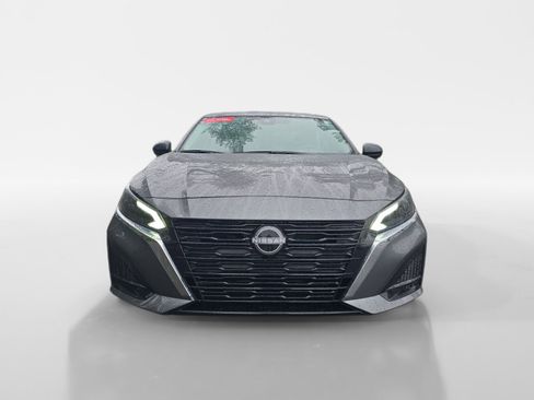 Used 2025 Nissan Altima 2.5 SV FWD image 9