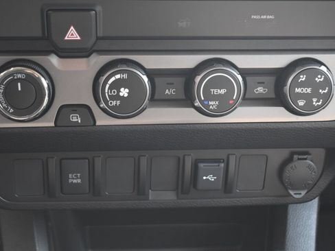 Certified 2020 Toyota Tacoma SR w/ SR Convenience Package AWD/4WD image 12