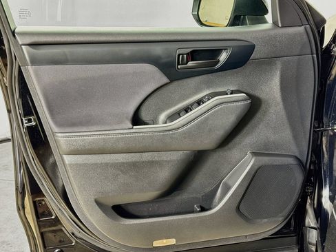 Certified 2024 Toyota Highlander AWD image 16