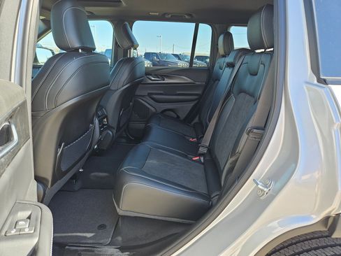 New 2025 Jeep Grand Cherokee Altitude image 13