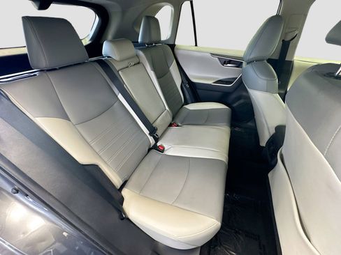 Used 2019 Toyota RAV4 Limited image 15