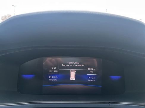 Used 2024 Volkswagen Taos SE image 32