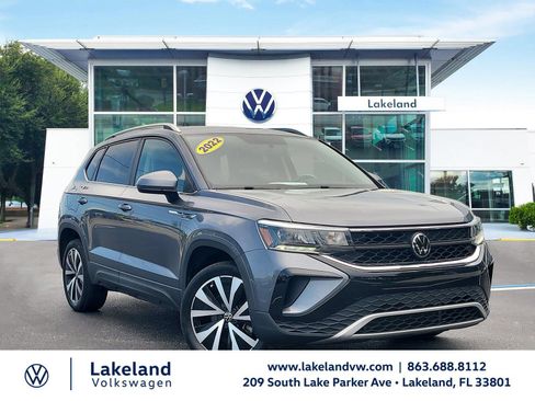 Used 2022 Volkswagen Taos SE FWD image 1