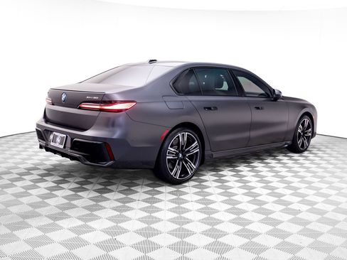 Used 2023 BMW i7 xDrive60 AWD/4WD image 5