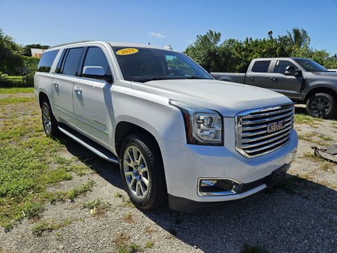Used 2018 GMC Yukon XL SLT w/ Premium Edition AWD/4WD image 3