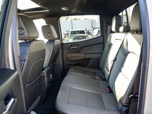 New 2026 Chevrolet Colorado ZR2 w/ Technology Package AWD/4WD image 18