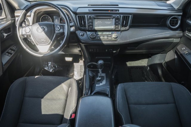 Used 2018 Toyota RAV4 XLE AWD/4WD image 18