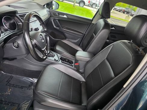 Used 2018 Volkswagen Tiguan SE AWD/4WD image 23