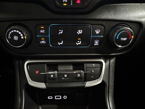 Used 2024 GMC Terrain SLE image 35