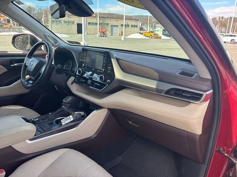 Used 2020 Toyota Highlander Limited image 11