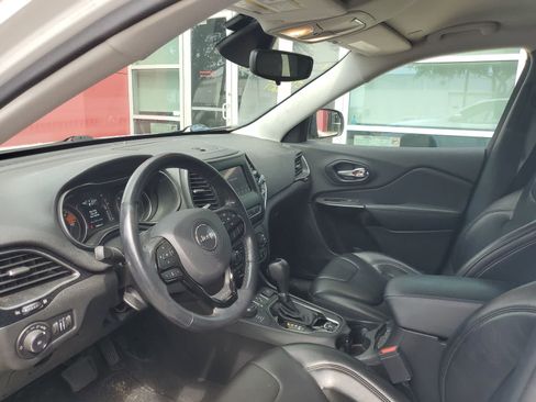 Used 2021 Jeep Cherokee Latitude Plus AWD/4WD image 2