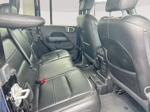 Used 2019 Jeep Wrangler Unlimited Sahara w/ Uconnect 4C Nav & Sound Group AWD/4WD image 27