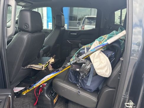 Used 2021 Chevrolet Silverado 1500 LT Trail Boss w/ Convenience Package II image 9