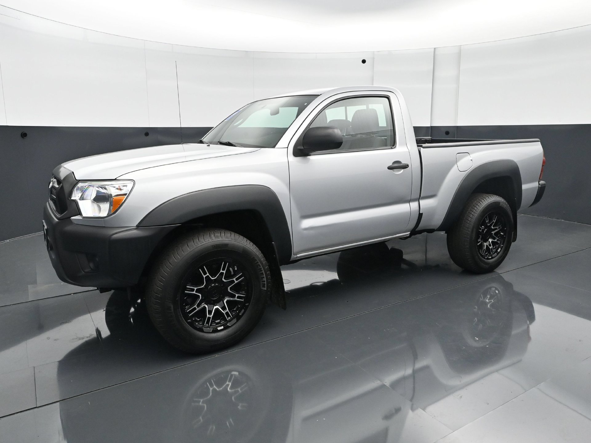 Used 2012 Toyota Tacoma 4x4 Regular Cab image 2