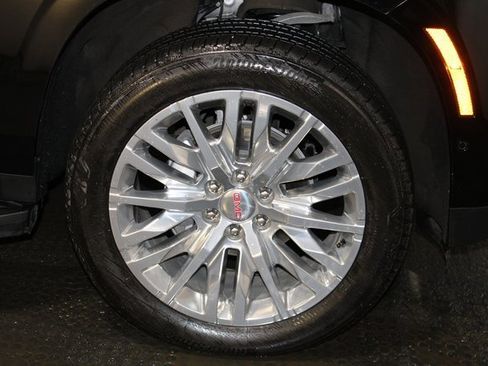 Used 2025 GMC Yukon Denali w/ Advanced Technology Package image 53