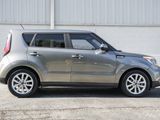 Used 2017 Kia Soul + image 4