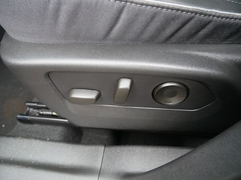 Used 2021 Buick Envision Essence w/ Technology Package I image 19