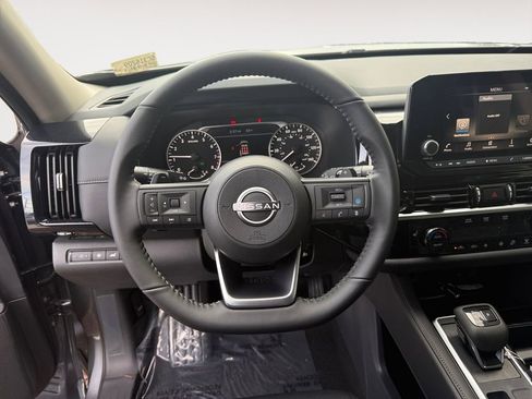 New 2025 Nissan Pathfinder SV image 17