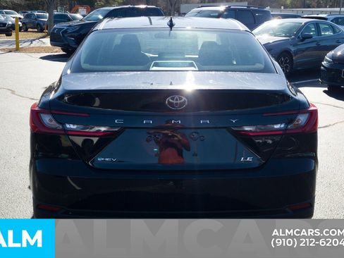 Used 2025 Toyota Camry LE image 7