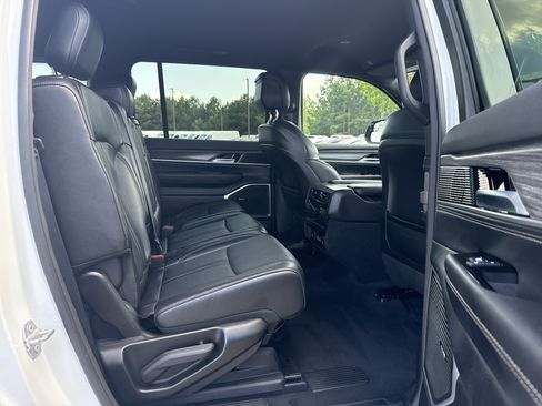 Used 2024 Jeep Wagoneer Series II w/ Flexible Seating Group RWD image 20